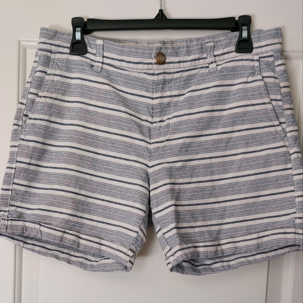 Gap Girlfriend 6" Shorts Size 8 Blue and White Horizontal Stripes